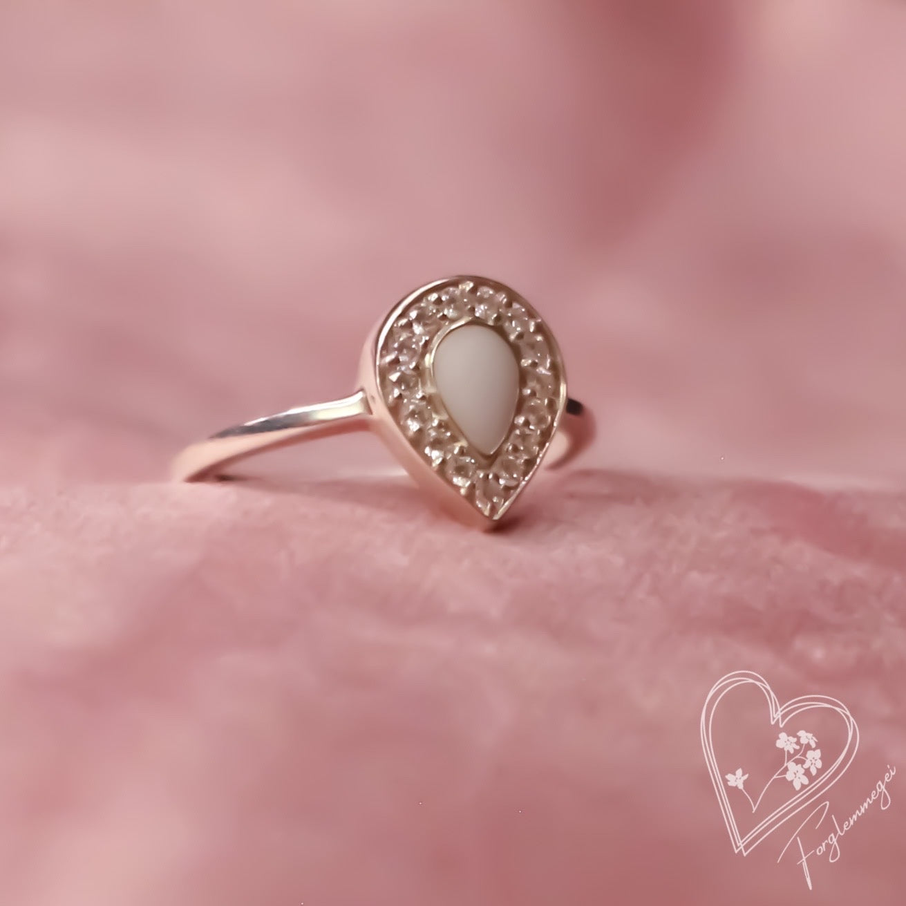 Diana ring